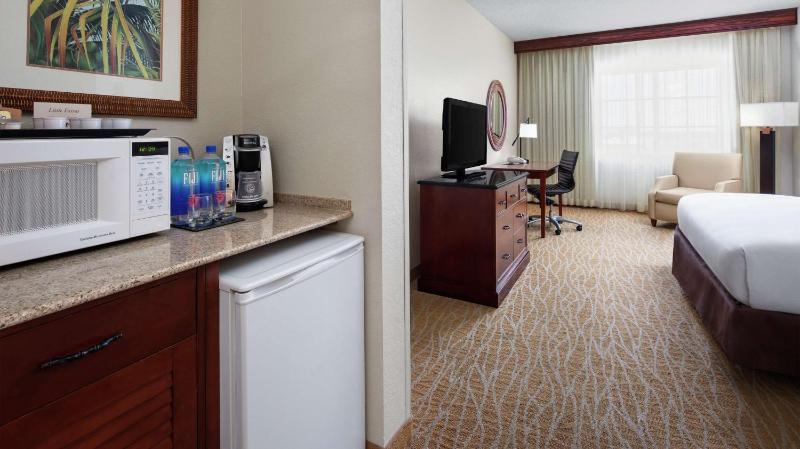 King Room with Roll-In Shower - Mobility/Hearing Accessible image 3