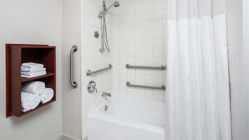 King Room with Accessible Tub - Mobility and Hearing Access image 2