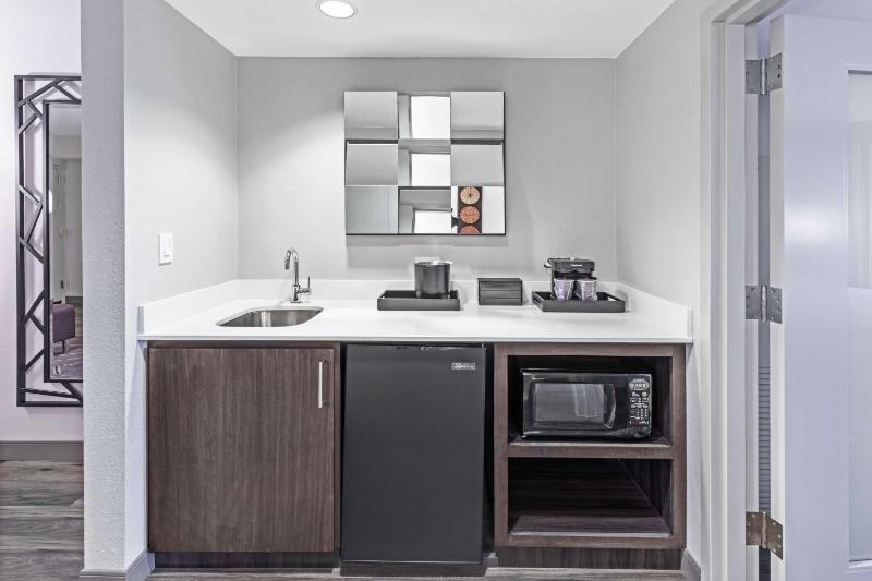 Two-Room King Suite - Non-Smoking image 3