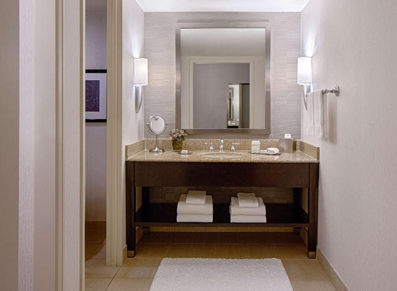 King Room - Non-Smoking image 3