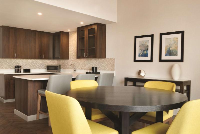 One-Bedroom Penthouse Suite - Non-Smoking image 4