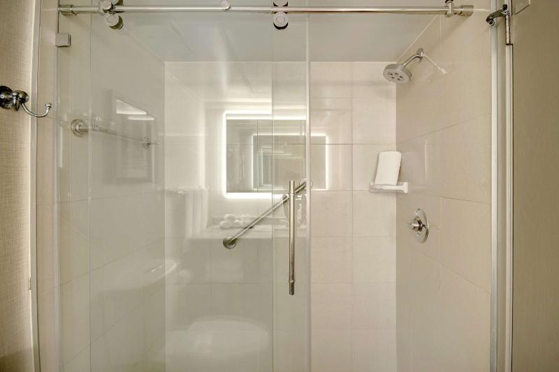 King Room with Balcony - Non-Smoking image 3