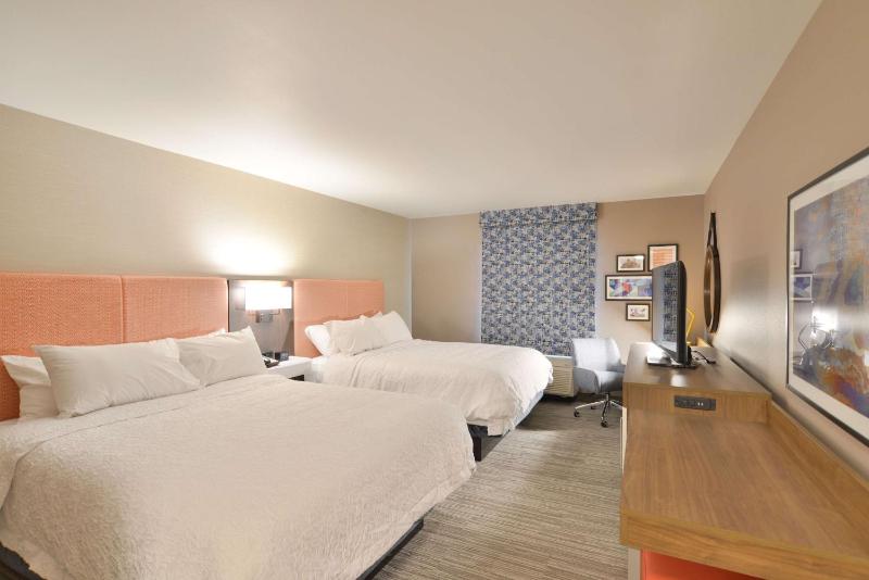 Queen Room with Two Queen Beds - Non-Smoking image 1