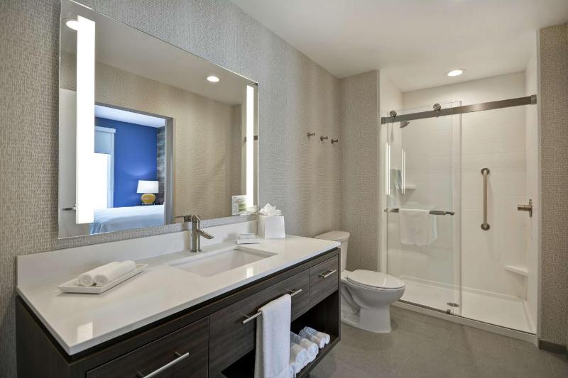 One-Bedroom King Suite - Non-Smoking image 2