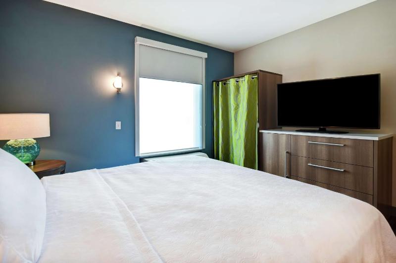 One-Bedroom King Suite - Non-Smoking image 2