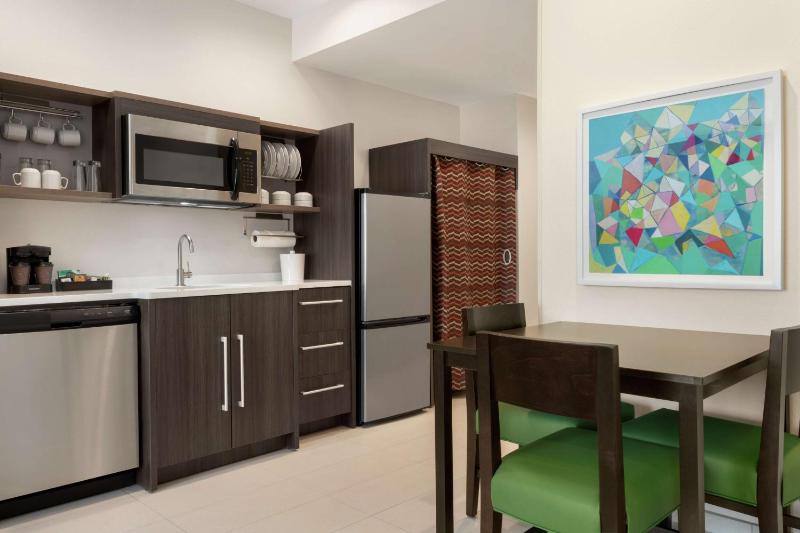 One-Bedroom King Suite - Non-Smoking image 3