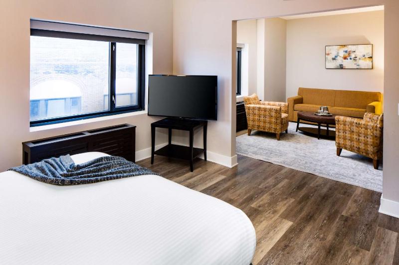 Edison King Suite image 2