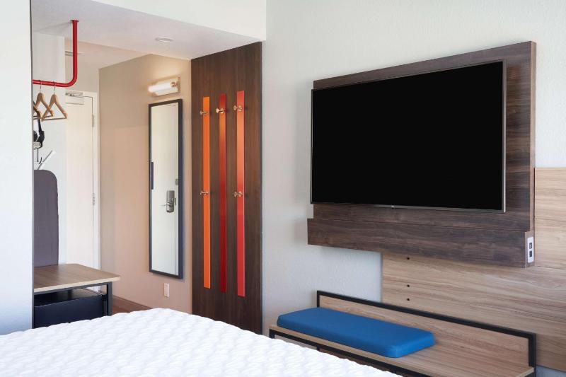 King Room image 4
