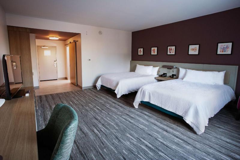 Queen Room with Two Queen Beds image 4