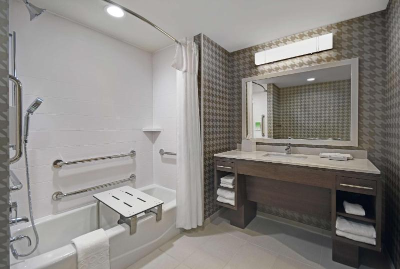King Corner Studio Suite - Mobility Accessible/Non-Smoking image 3