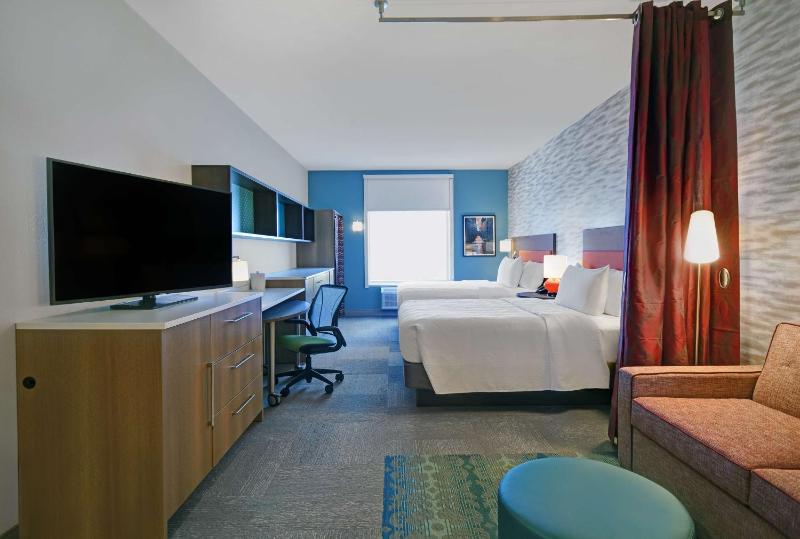 Queen Studio with Two Queen Beds - Non-Smoking image 3