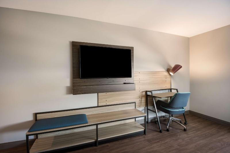 Queen Room with Two Queen Beds - Hearing Access image 1