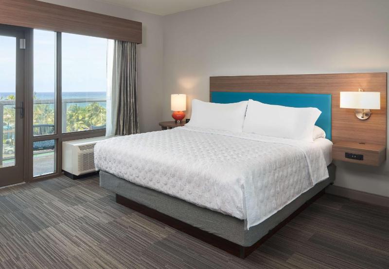 King Studio Suite with Pool Walkout Access - Non-Smoking image 1