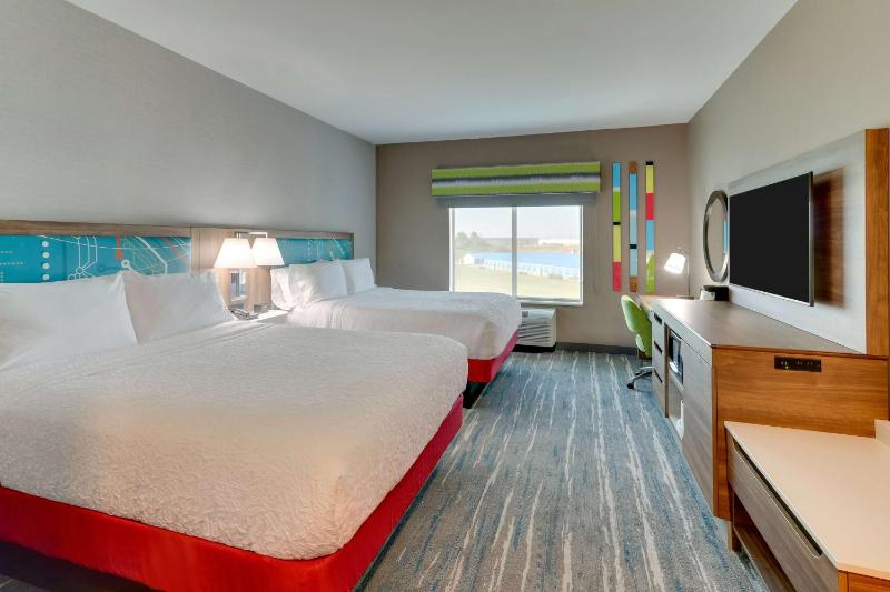 Queen Room with Two Queen Beds image 3