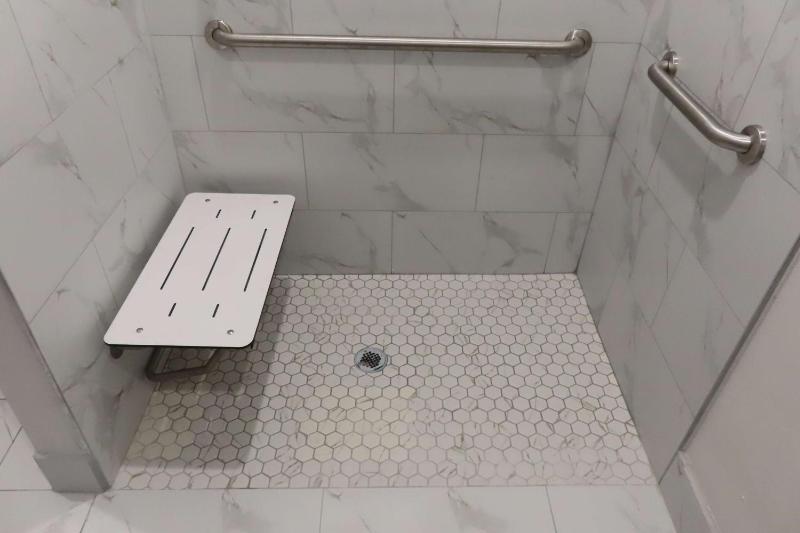 King Suite with Sofa Bed and Walk-In Shower - Disability Access/Non-Smoking image 3