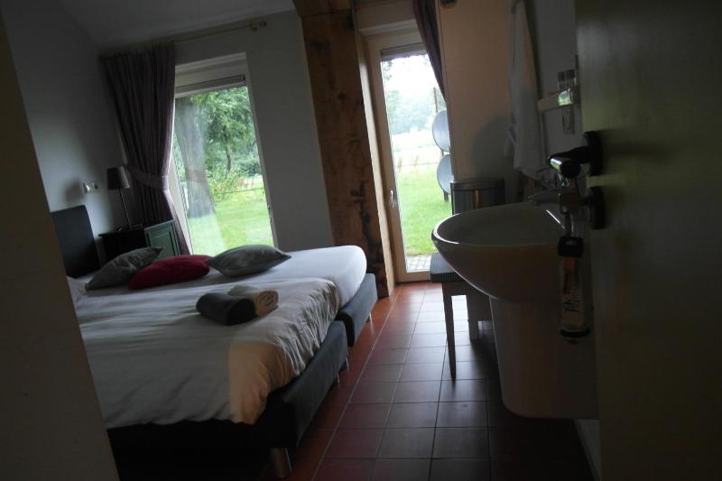 Small Double Room image 2