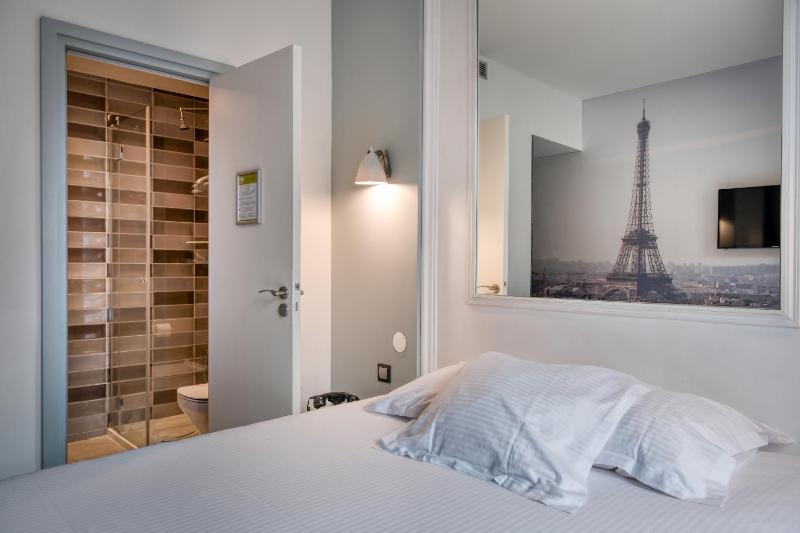 Deluxe Double Room image 4