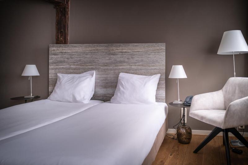 Twin Room image 2