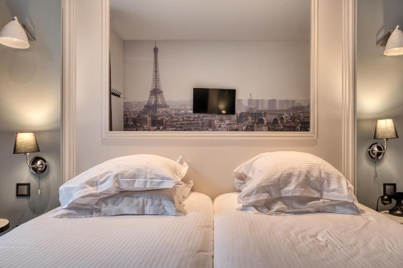 Classic Twin Room image 3