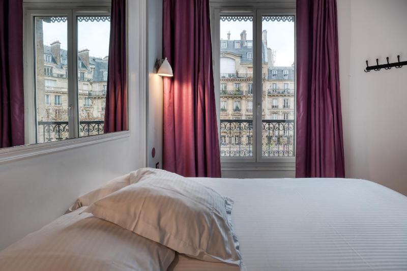 Deluxe Double Room image 3