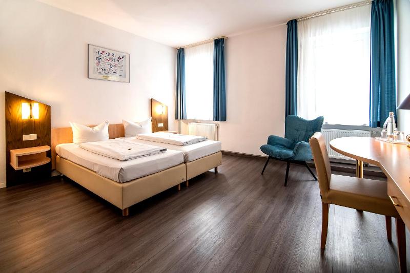 Standard Double Room image 4