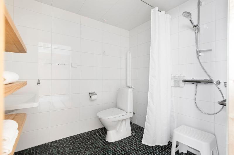 Twin Room - Disability Access image 3