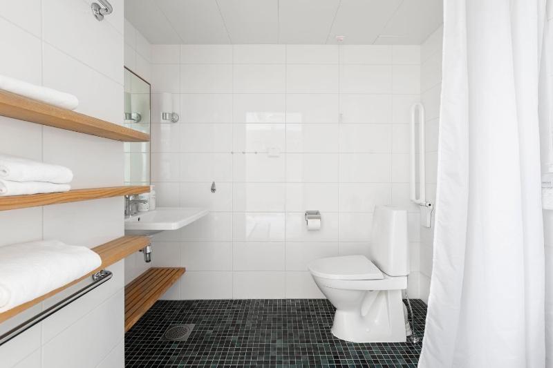 Twin Room - Disability Access image 2