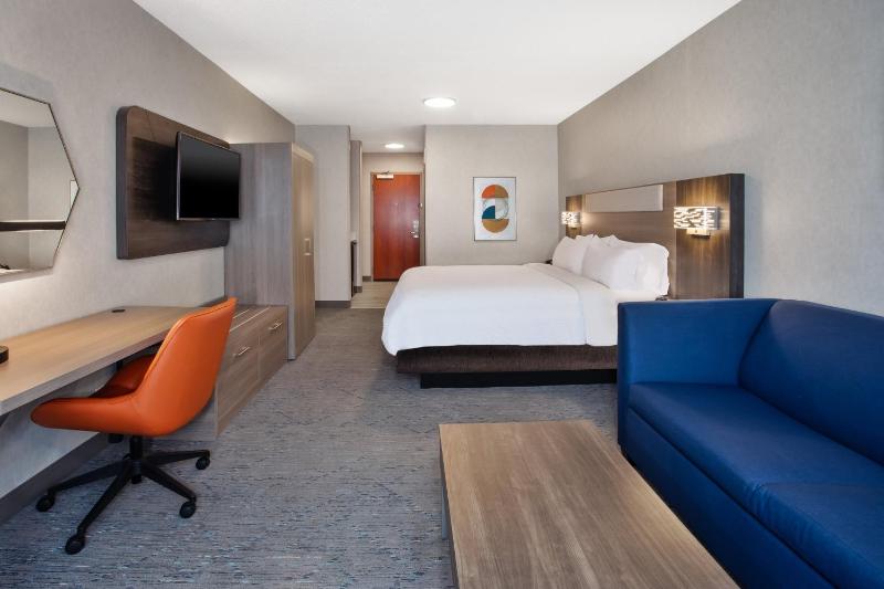 Mini King Suite - Non-Smoking image 4