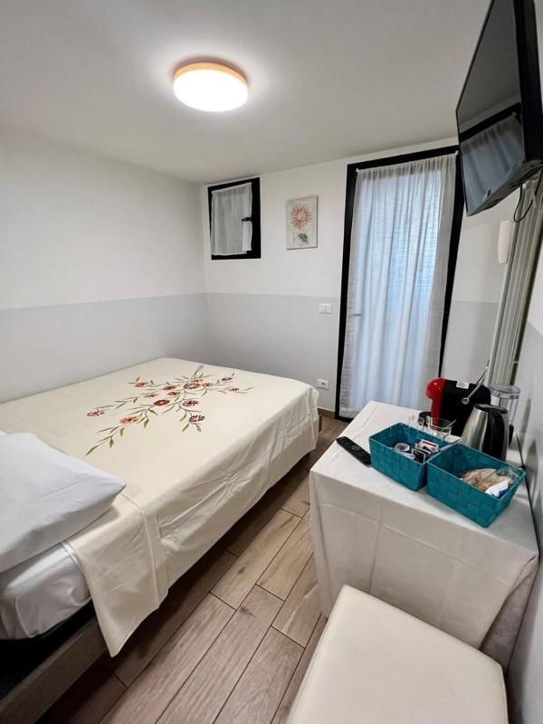 Small Double Room image 2