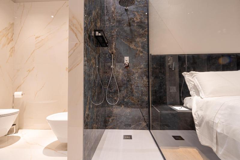 Exclusive Room Pescara - image 11