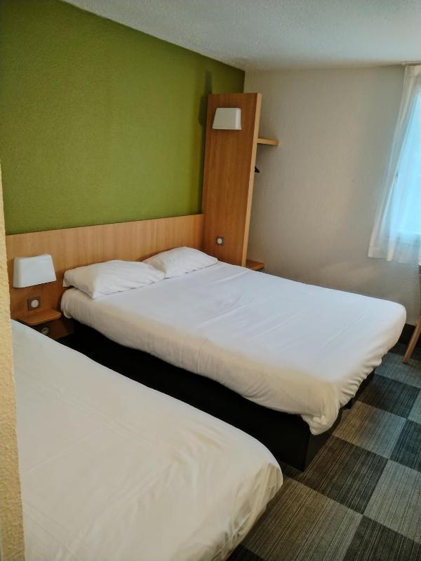 Twin Room image 2