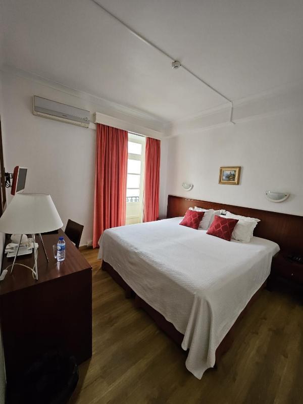 Double or Twin Room image 3