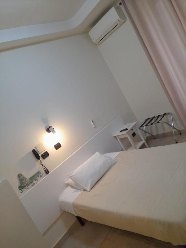 Single Room with Private Bathroom image 2