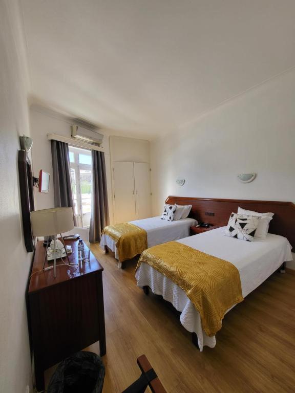 Double or Twin Room image 4