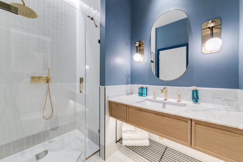 Executive Suite image 2