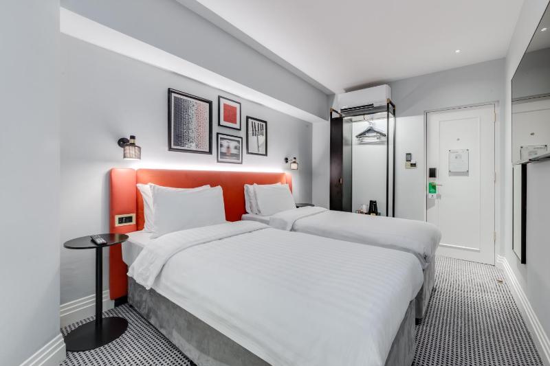 Superior Twin Room image 2