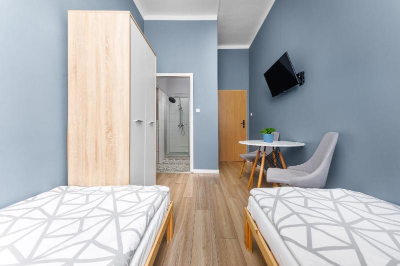 Twin Room with Private Bathroom image 4