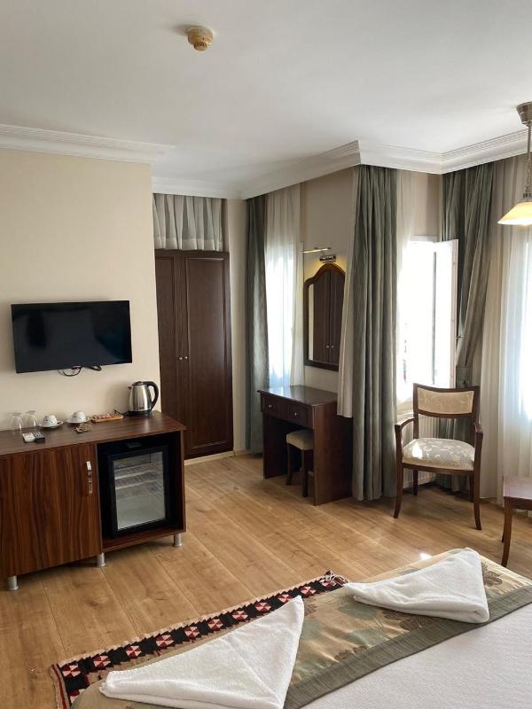 Standard Double Room image 4