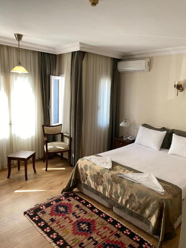 Standard Double Room image 3