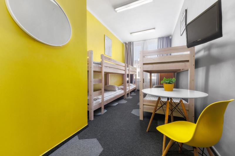 Twin Room with Shared Bathroom image 3