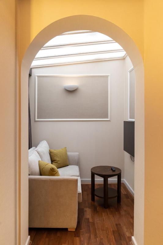 Executive Suite - Split Level image 2