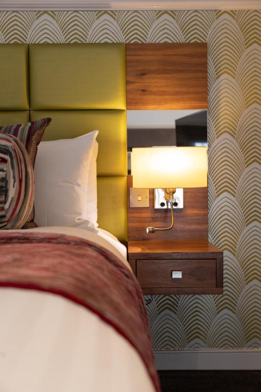 Executive Suite - Split Level image 4