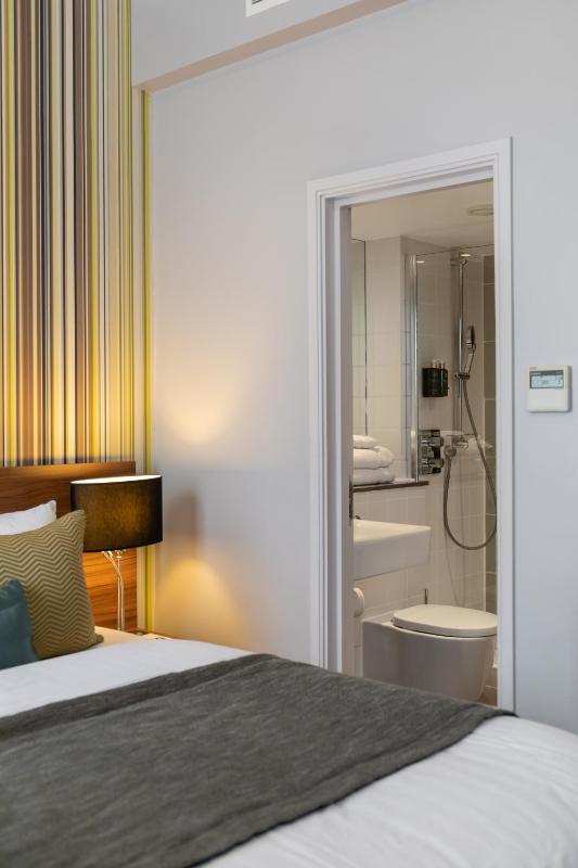 Economy Double Room image 3