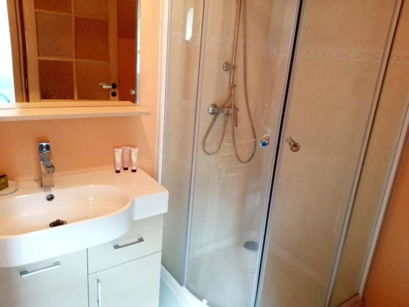 Double Room image 3
