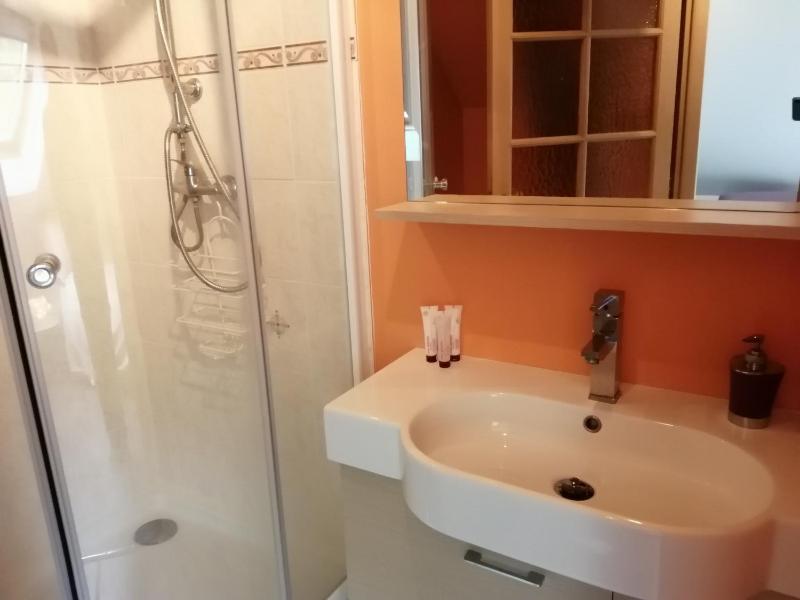 Double Room image 3