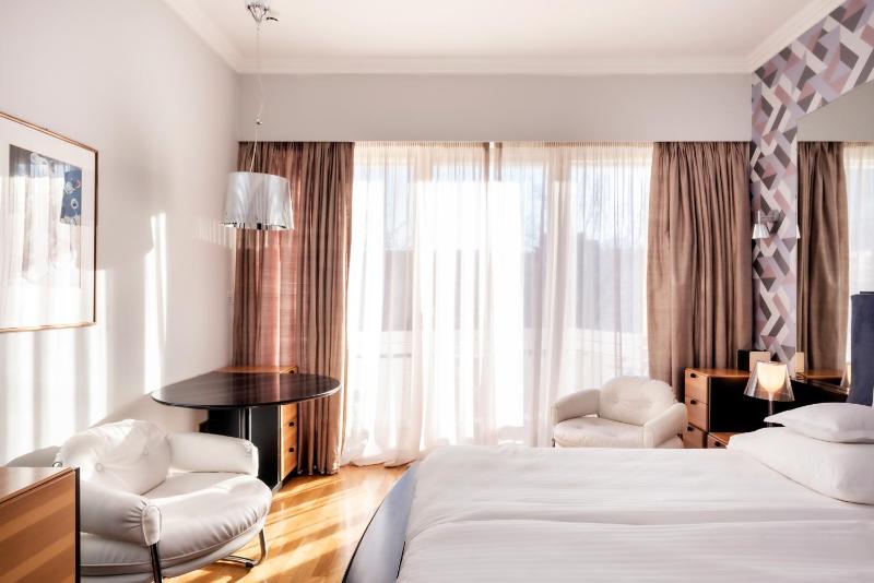 Classic Double or Twin Room with Balcony image 4