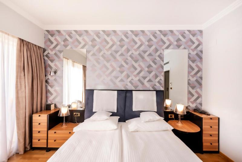 Classic Double or Twin Room with Balcony image 3