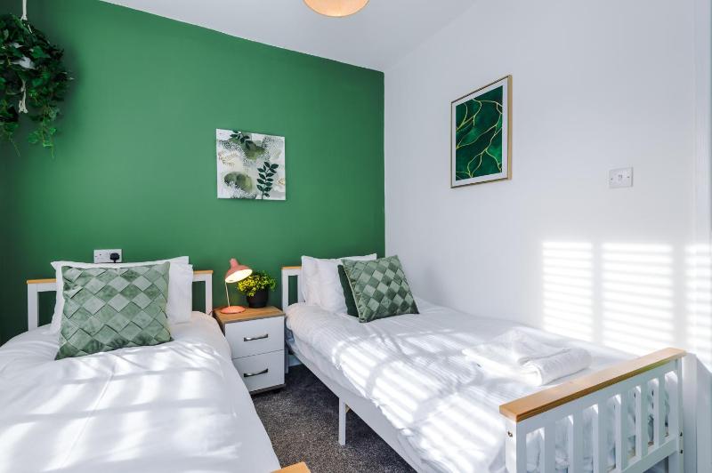 Large 7 bedroom town house in Chester City Centre - image 13