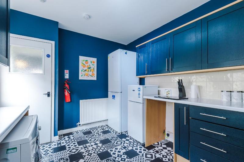 Large 7 bedroom town house in Chester City Centre - image 8