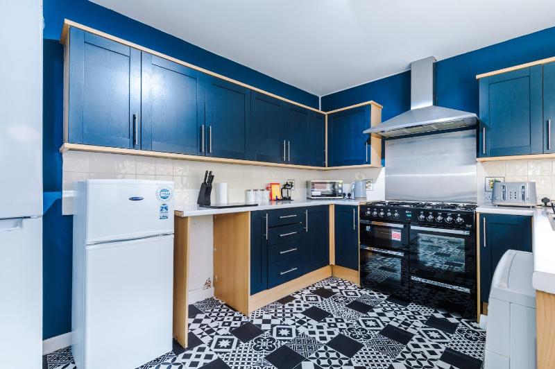 Large 7 bedroom town house in Chester City Centre - image 3